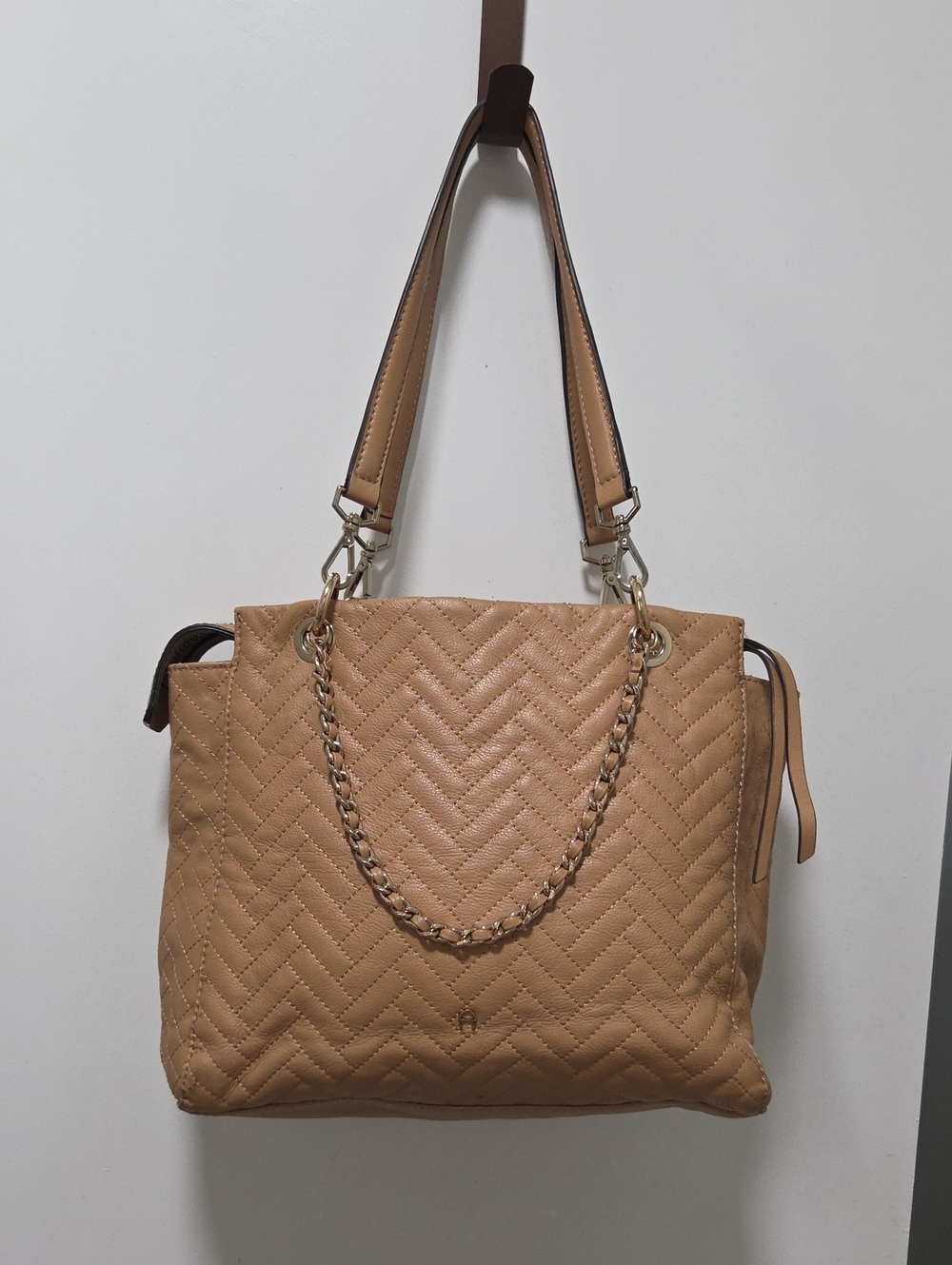 Etienne Aigner Cara Quilted Tote In The Color Fawn /Gold Hardware
